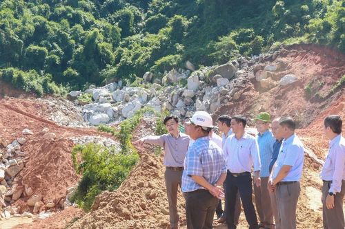 Huy động tối đa nguồn lực, đẩy nhanh tiến độ thi công tuyến đường ĐT.722