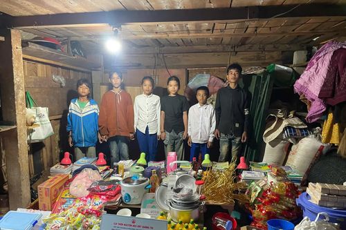 Ấm tình thầy trò, nâng bước học sinh vùng cao