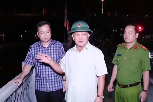 Bí thư Tỉnh ủy Hầu A Lềnh kiểm tra tình hình mưa lũ tại phường Minh Xuân và Nông Tiến