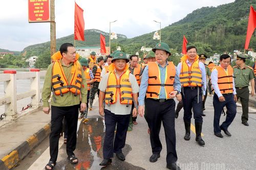 Phó Thủ tướng Chính phủ Mai Văn Chính kiểm tra công tác phòng, chống mưa lũ tại xã Chiêm Hóa