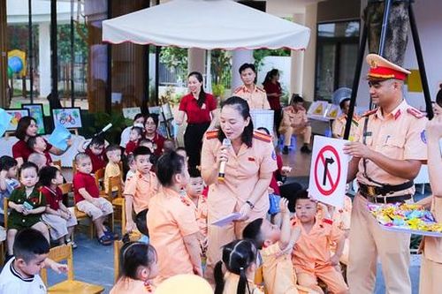 Hưng Yên: Tuyên truyền luật giao thông cho học sinh thông qua hình thức mới