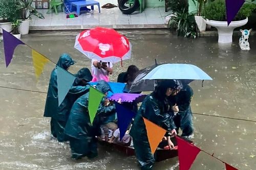 Hà Nội căng mình hỗ trợ người dân khắc phục hậu quả mưa bão