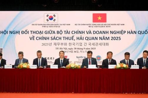 Bộ Tài chính cam kết môi trường thuế, hải quan minh bạch, hiện đại