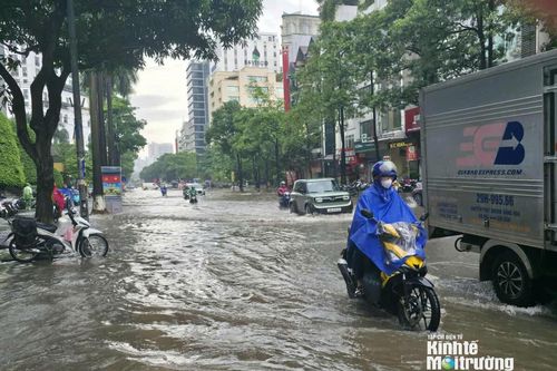 Hà Nội còn hơn 20 điểm úng ngập trong sáng nay (1/10)