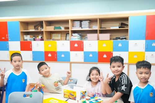 Hà Nội: Hơi ấm tình thầy trò trong những ngày mưa bão