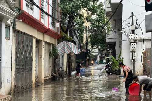Phường Ba Đình (Hà Nội): 'Rốn ngập' 42 Giang Văn Minh 'ứ đọng nước' sau gần một ngày lụt lịch sử