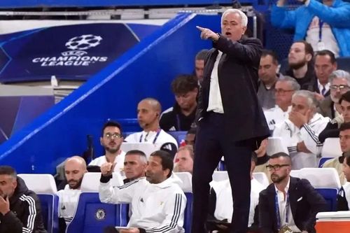 HLV Jose Mourinho 'ôm hận' trong ngày trở lại Stamford Bridge