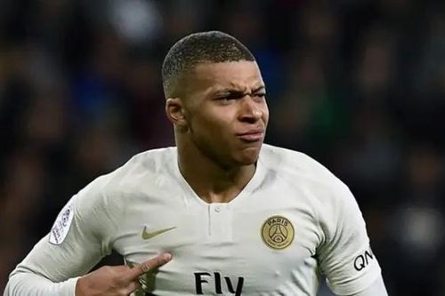Kylian Mbappe đi vào lịch sử Champions League