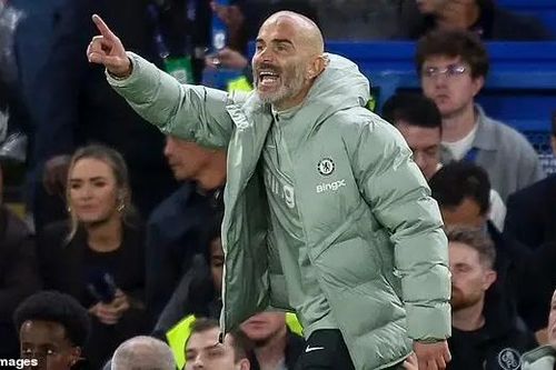 Enzo Maresca cảnh báo Chelsea về 'lời nguyền' thẻ đỏ