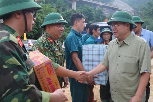 Bí thư Tỉnh ủy Quản Minh Cường kiểm tra công tác khắc phục hậu quả thiên tai tại xã Đức Long và Phục Hòa