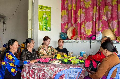 Tận sức tuổi già vun đắp xã hội