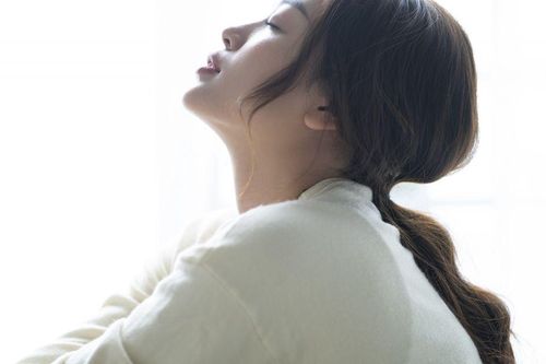 Nằm viện trong cô đơn, tôi nhắn tin cho chồng cũ 'em mệt quá, muốn gặp anh' rồi bật khóc khi thấy anh trả lời điều này