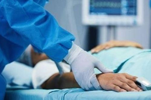 Nhậu say, người phụ nữ nhập viện vì vỡ bàng quang