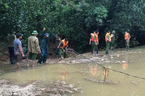 Lào Cai: Sạt lở đất làm vỡ ao cá khiến 2 vợ chồng tử vong, 2 người bị thương
