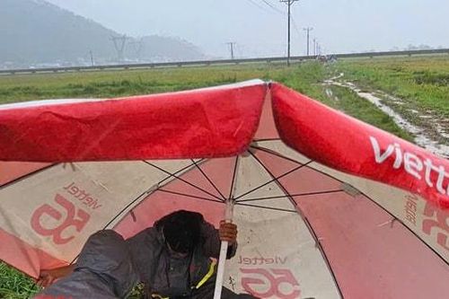 Viettel ứng cứu tín hiệu viễn thông tại các xã chịu ảnh hưởng của bão số 10