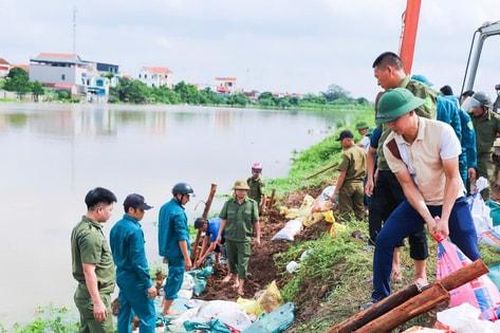 Thượng Phúc khắc phục sự cố đê sông Nhuệ