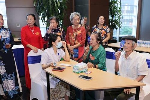 Quan tâm, chăm sóc và phát huy vai trò người cao tuổi, chủ động thích ứng với già hóa dân số