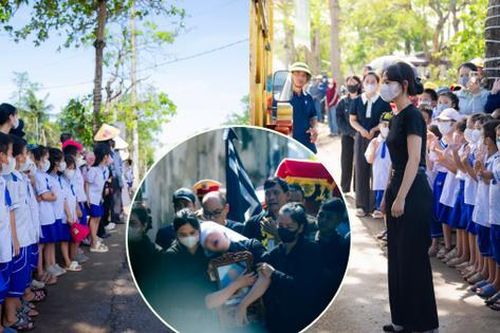 Vụ bé trai 7 tuổi và bố tử vong do ngạt khí máy phát điện ở Nghệ An: Nghẹn lòng khoảnh khắc hàng trăm học sinh xếp hàng tiễn bạn về nơi an nghỉ cuối cùng