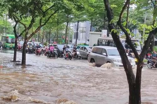 Cập nhật tình hình ngập lụt các tuyến phố Hà Nội sáng 1/10
