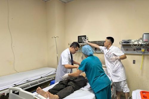 Bệnh viện bị ảnh hưởng bởi mưa bão, hàng chục bệnh nhân được cấp cứu kịp thời