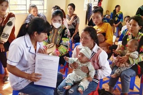 Lai Châu: Nỗ lực thay đổi tập quán nuôi con của các bà mẹ vùng dân tộc thiểu số