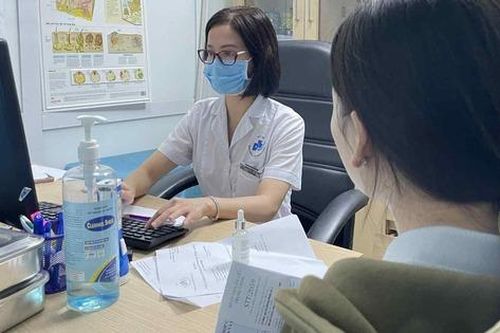 Hà Nội mưa lớn ngập sâu, bệnh da liễu rình rập