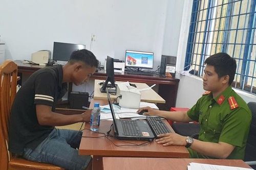 Vờ mua điện thoại, nam thanh niên chiếm đoạt rồi bỏ chạy