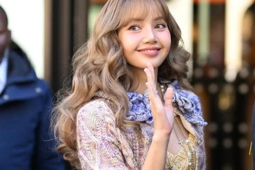 Lisa và các mỹ nhân chinh phục Tuần lễ thời trang Paris với mẫu quần siêu ngắn