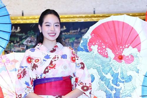 Hoa hậu Thanh Thủy xinh đẹp rạng rỡ trong trang phục truyền thống Nhật Bản