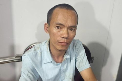 Công an xã khống chế đối tượng mang hung khí cố thủ sau khi gây án