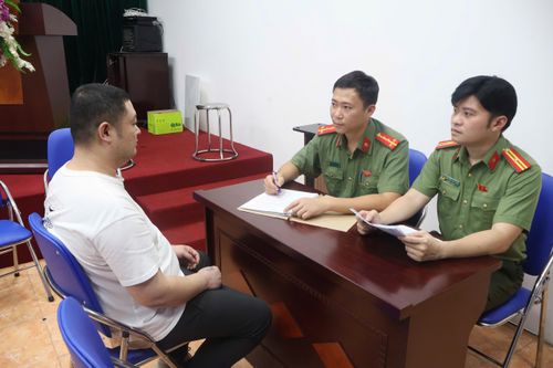 Nhập cảnh trái phép vào Việt Nam, thanh niên khai báo gian dối khi thuê phòng