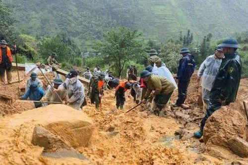 Tìm thấy thi thể nạn nhân đầu tiên vụ sạt lở đất vùi lấp 4 người ở Lũng Cú