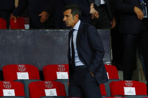 CĐV Barcelona la ó Figo