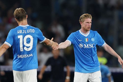 De Bruyne mỉa mai MU vụ bán Hojlund