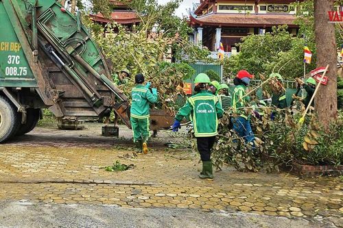 'Bữa cơm Công đoàn' tiếp sức công nhân khắc phục ngổn ngang sau bão số 10