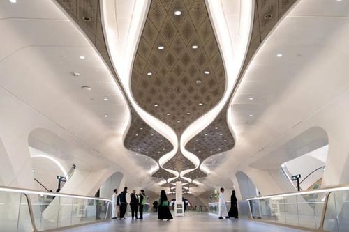 Choáng ngợp bên trong hệ thống tàu điện ngầm 'có một không hai' trên thế giới