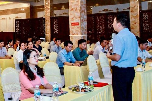 Bồi dưỡng nghiệp vụ cho lực lượng trực tiếp làm công tác thông tin và truyền thông cơ sở