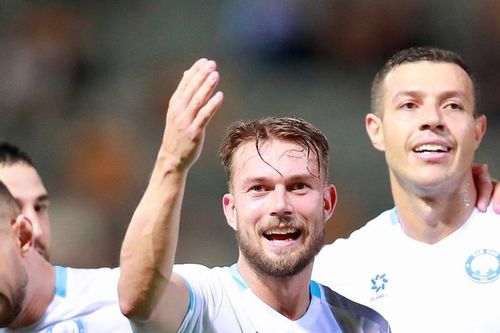 Dùng đội hình toàn ngoại binh, Thép Xanh Nam Định cũng chỉ thắng chật vật ở Champions League châu Á