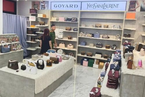Công an Đà Nẵng kiểm tra, thu giữ hàng nghìn sản phẩm túi xách 'hàng hiệu' không rõ nguồn gốc
