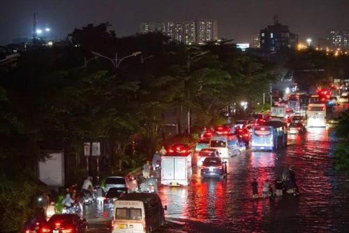 Thành phố Hà Nội yêu cầu khẩn trương khắc phục ngập úng