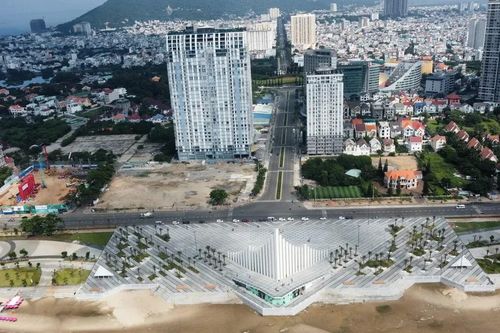 Khẩn trương thi công mở rộng quảng trường Thùy Vân