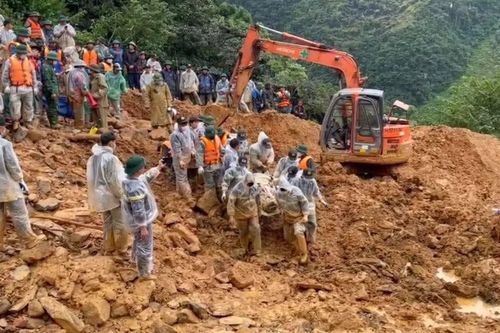 Tìm thấy thi thể nạn nhân đầu tiên vụ sạt lở đất vùi lấp 4 người tại Tuyên Quang