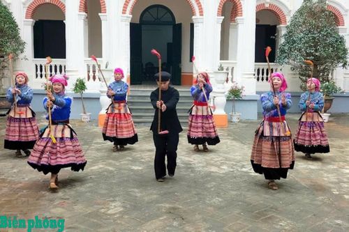Vũ điệu sênh tiền trên dải đất biên cương