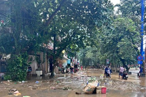 Hà Giang (cũ) sau lũ: Phố phường tan hoang, người dân tất bật dọn dẹp