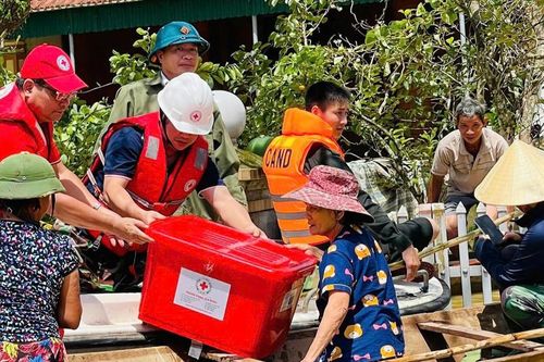 Hội Chữ thập đỏ Việt Nam cứu trợ khẩn cấp đợt 2 cho đồng bào vùng lũ sau bão số 10