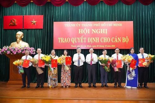 TPHCM tiếp tục chỉ định 14 cán bộ về làm lãnh đạo cấp xã