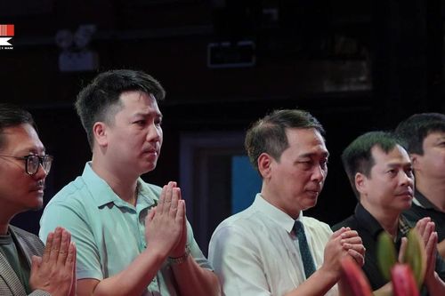 NSND Xuân Bắc dâng hương Tổ nghề ở Nhà hát Kịch Việt Nam