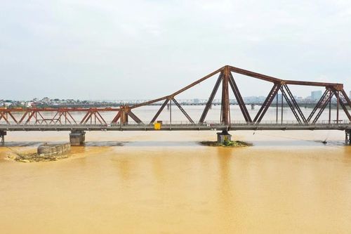 Lũ sông Hồng ở Hà Nội lên trên báo động 1
