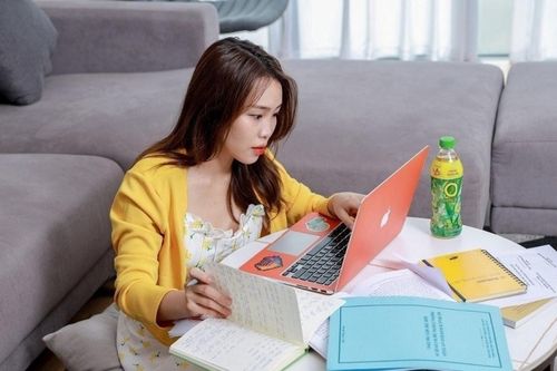 Hành trình 'level up' của tân sinh viên: Khi stress là bài kiểm tra để trưởng thành