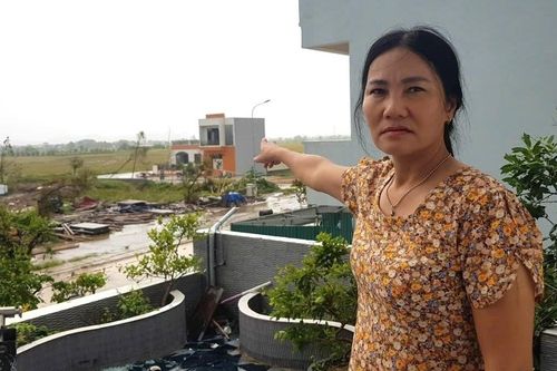 Nữ chủ xe ở Thanh Hóa sốc nặng khi ô tô 7 chỗ bị lốc bão số 10 cuốn bay 300m như đồ chơi